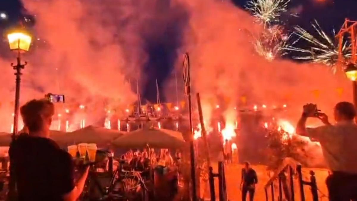 Vuurwerk Op De Dijk: Volendam Vier Kampioenschap